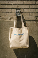 Charger l'image dans la galerie, Tote bag crème - Gens du pays par Mercedes Morin
