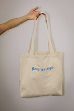 Charger l'image dans la galerie, Tote bag crème - Gens du pays par Mercedes Morin
